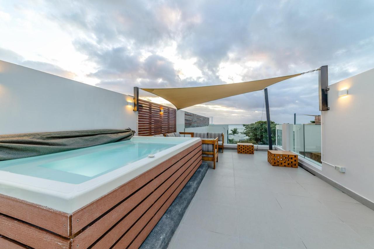 One Bay Residence Unit 15 - Penthouse With Private Roof Top, Jacuzzi And Sea View Grand Baie Exterior foto