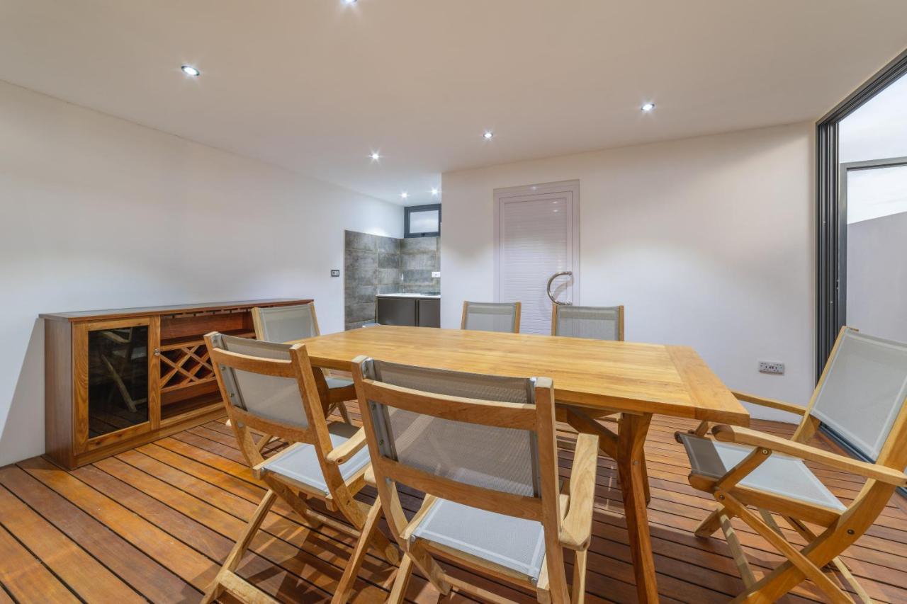 One Bay Residence Unit 15 - Penthouse With Private Roof Top, Jacuzzi And Sea View Grand Baie Exterior foto